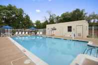 Swimming Pool Days Inn by Wyndham Alexandria