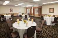 Functional Hall Days Inn by Wyndham Alexandria