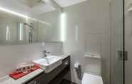 In-room Bathroom 4 Novotel Sydney City Centre