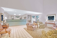 Lobby Days Inn by Wyndham Wytheville