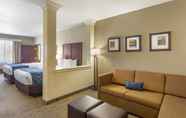 Phòng ngủ 3 Comfort Suites Near Denver Downtown