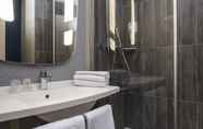 Phòng tắm bên trong 2 ibis Paris Villepinte Parc des Expos