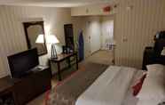 Kamar Tidur 4 Ramada Hotel & Conference Center by Wyndham Greensburg