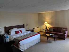 Kamar Tidur 4 Ramada Hotel & Conference Center by Wyndham Greensburg