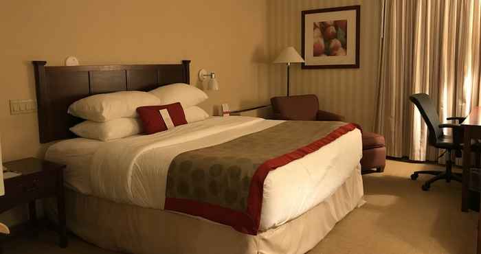 Bedroom Ramada Hotel & Conference Center by Wyndham Greensburg