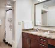 Toilet Kamar 5 Residence Inn by Marriott Pleasant Hill