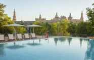 Swimming Pool 2 Melia Sevilla