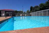 Swimming Pool Days Inn by Wyndham Richmond