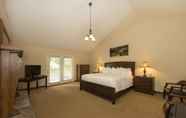 Bedroom 5 Tremont Lodge & Resort