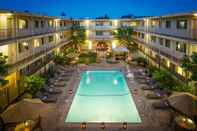 Swimming Pool Marin Suites Hotel