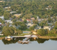 Điểm tham quan lân cận 3 Lakeside Inn