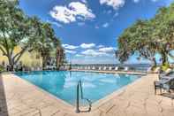 Swimming Pool Lakeside Inn