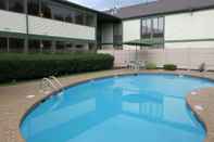 Swimming Pool Clarion Inn Nashua