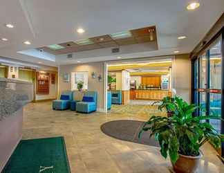 Lobby 2 Quality Inn