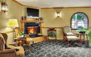 Lobby 4 Coachman Inn & Suites