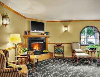 Lobi 2 Coachman Inn & Suites