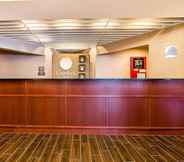 Lobi 3 Comfort Inn Concord