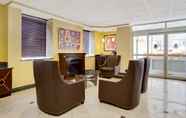 Lobi 4 Days Inn by Wyndham Silver Spring