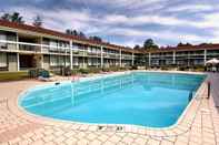 Swimming Pool Days Inn & Conf Center by Wyndham Southern Pines Pinehurst