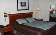 Bedroom 4 Newburgh Inn