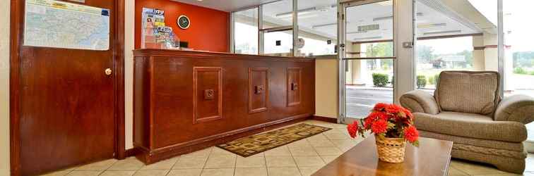 Lobi Americas Best Value Inn Smithfield