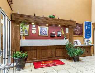 Lobi 2 Econo Lodge Inn & Suites