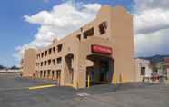 Exterior 6 Econo Lodge East