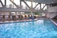 Swimming Pool Marriott East Lansing at University Place