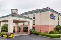 Bangunan Baymont Inn & Suites by Wyndham Lafayette/Purdue Area