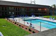 Swimming Pool 6 Quality Inn & Suites