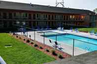 Hồ bơi Quality Inn & Suites