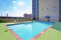 Swimming Pool Holiday Inn Downtown Memphis, an IHG Hotel