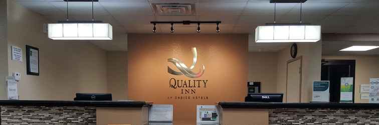 Lobby Quality Inn Shawnee