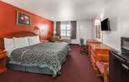 Phòng ngủ 6 Days Inn by Wyndham Canton
