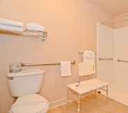 In-room Bathroom 3 Best Western Maritime Inn