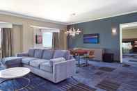 Common Space Hilton Newark Airport