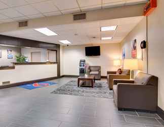 Lobby 2 Motel 6 Clarion, PA