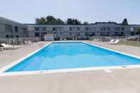 Swimming Pool Motel 6 Clarion, PA