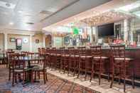 Bar, Cafe and Lounge Quality Inn & Suites Palm Island Indoor Waterpark