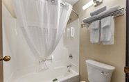 Toilet Kamar 6 Clarion Pointe Racine - Mount Pleasant