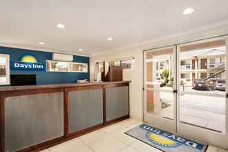 Lobi 4 Days Inn & Suites by Wyndham San Diego SDSU