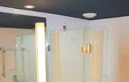 Toilet Kamar 5 ibis Styles Toulon La Seyne sur Mer