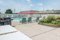 Swimming Pool Quality Inn Geneseo