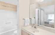 Toilet Kamar 7 Hawthorn Extended Stay by Wyndham-Green Bay