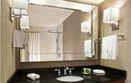 In-room Bathroom 4 The Westin O'Hare