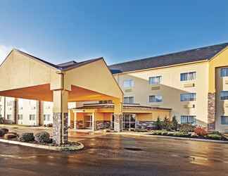 Exterior 2 La Quinta Inn & Suites by Wyndham Knoxville Airport