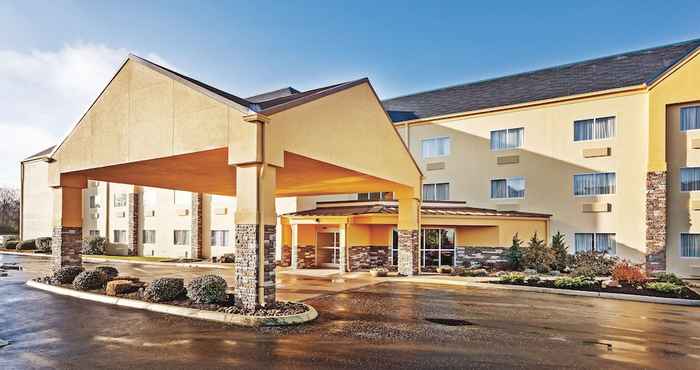 Exterior La Quinta Inn & Suites by Wyndham Knoxville Airport