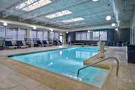 Swimming Pool DoubleTree by Hilton Virginia Beach Oceanfront South