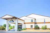 Exterior Days Inn by Wyndham Lancaster PA Dutch Country