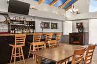 Bar, Cafe and Lounge Days Inn & Suites by Wyndham Moncton